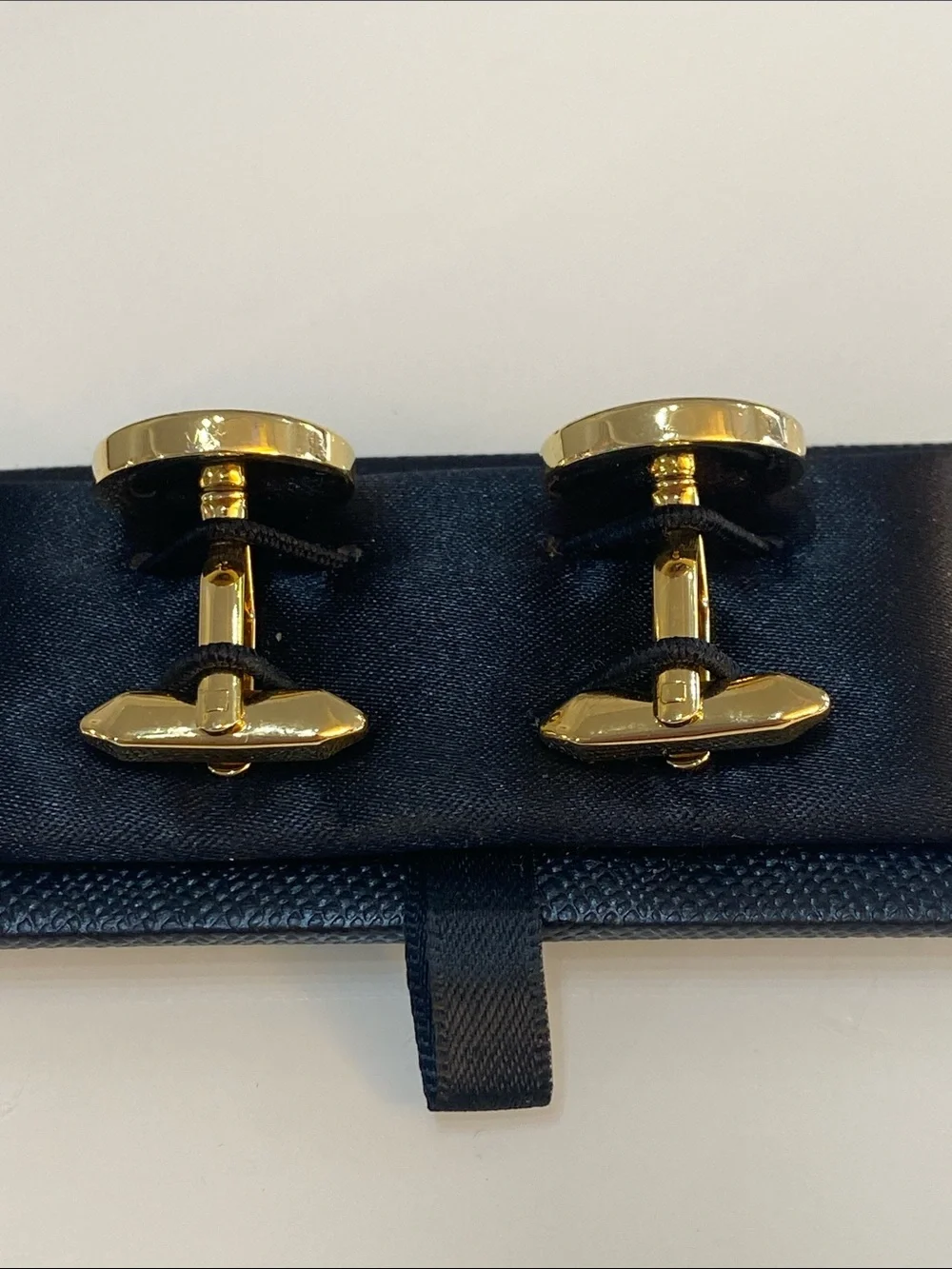 Gold Tone Mother-of-Pearl Round Cufflinks